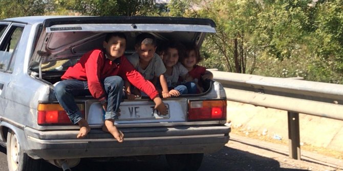 4 çocuğun bagajda tehlikeli yolculuğu
