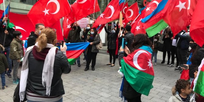Almanya'da yaşayan Türklerden Azerbaycan'a destek mitingi