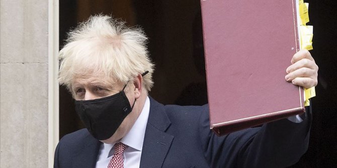 İngiltere Başbakanı Boris Johnson koron avirüs ile ilgili yeni kısıtlamaları açıkladı