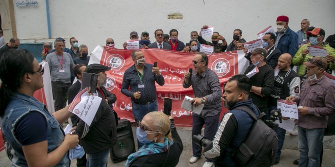Tunus'ta sanatçılardan korona protestosu