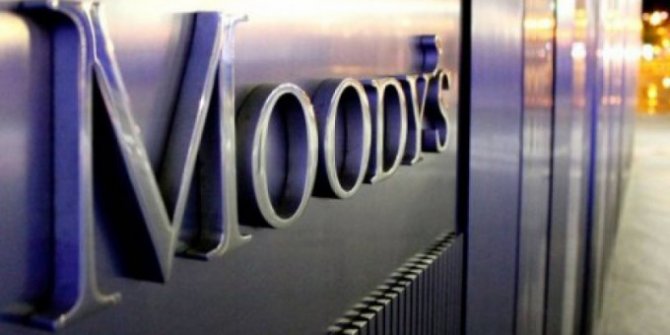 Moody's İngiltere'nin kredi notunu "Aa3"e düşürdü