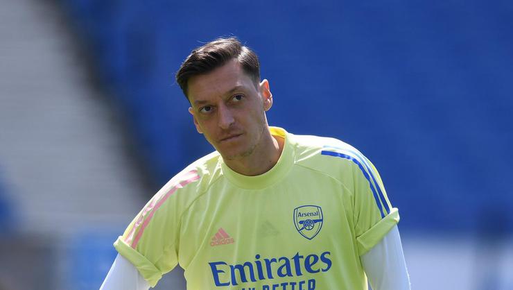 Mesut Özil'e Arsenal'den büyük şok
