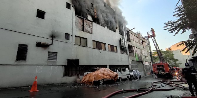 Kağıthane'de 3 katlı iş merkezinde yangın