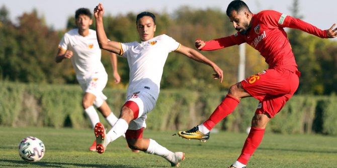 Kayserispor, U19 takımı ile hazırlık maçı yaptı