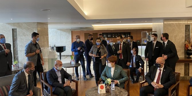 İzmir Büyükşehir Belediye Başkanı Tunç Soyer, İYİ Parti lideri Meral Akşener'e sürpriz ziyaret