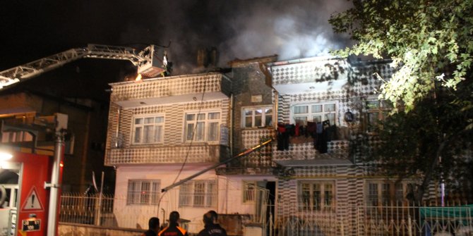 Kayseri'de çatı yangını panik yarattı
