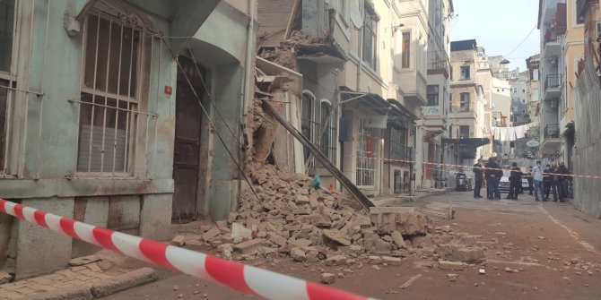 Beyoğlu'nda bina çöktü, faciadan böyle dönüldü