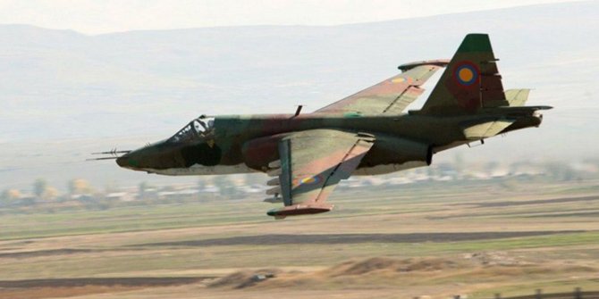 Ermenistan'a ait iki Su-25 tipi uçak düşürüldü