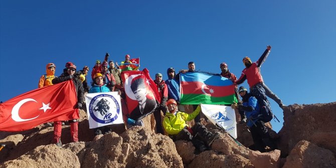 Cumhuriyet Bayramı'nı Erciyes Dağı'nın zirvesinde kutladılar