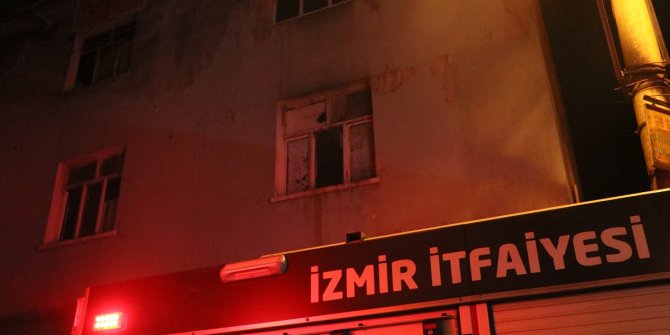 İzmir'de nargile közü yakarlarken binanın çatısı yaktılar