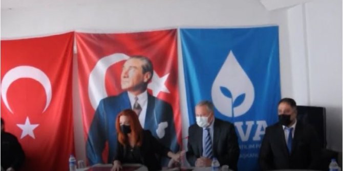 İzmir'deki deprem Manisa'da DEVA Partisi kongresinde hissedildi