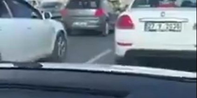 İzmir depremine yolda yakalanan araçlar beşik gibi sallandı! Korku filmi gibi