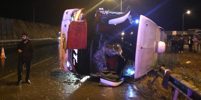 Yağışın etkiyle yolcu otobüsü devrildi. Gaziantep'teki kazada yaralılar var