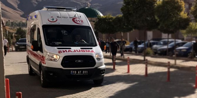 Bitlis'te feci kaza. Tır ile yolcu otobüsü çarpıştı: 2 ölü, 12 yaralı