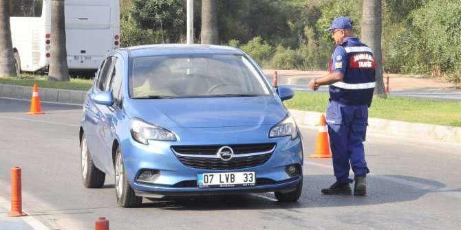 Antalya'da 1 saatte 55 sürücüye 28 bin 750 lira ceza kesildi