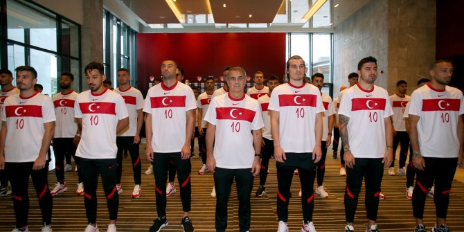 A Milli Futbol Takımı Büyük Önder Atatürk'ü andı