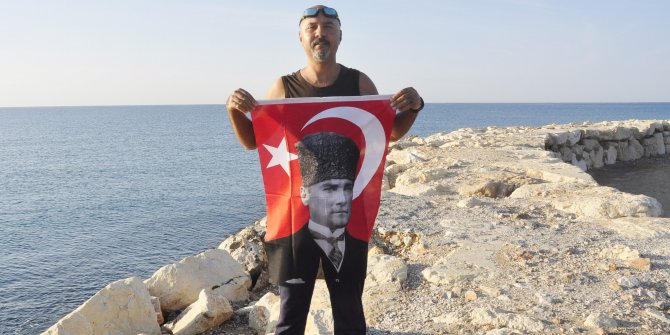 Ulu Önder Mustafa Kemal Atatürk'ü anmak için 10 km yüzdü