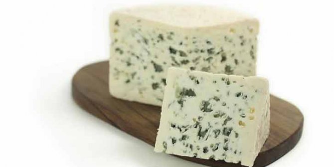 Rokfor peyniri nedir. Rokfor peyniri nasıl yapılır. Rokfor peynirinin faydaları nelerdir. Rokfor peyniri hangi ülkenin, nasıl tüketilir?