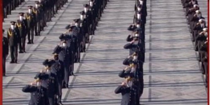 Atatürk'e saygı duruşunda selam vermeyenler kimler? Anıtkabir'deki skandal görüntüleri Orhan Uğuroğlu yazdı