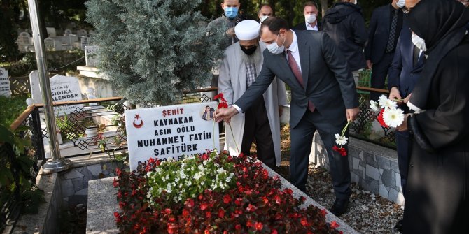 Şehit kaymakam Muhammed Fatih Safitürk mezarı başında dualarla anıldı