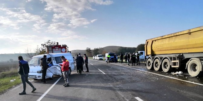Tekirdağ'da kaza. TIR’ın çarptığı minibüs sürücünden acı haber