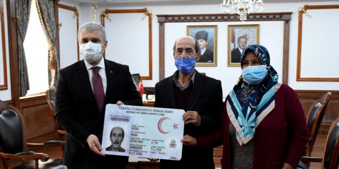 60 milyonuncu çipli kimlik kartı Kırşehir'de sahibine teslim edildi