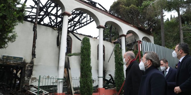Erdoğan yanan Vaniköy Camisi'ni ziyaret etti