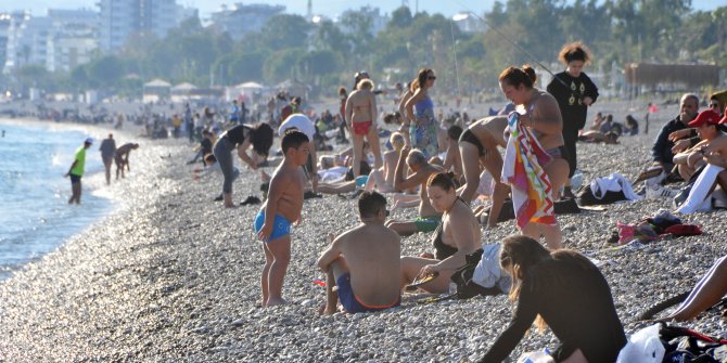 Antalya'da sokağa çıkma yasağına plajda geri sayım