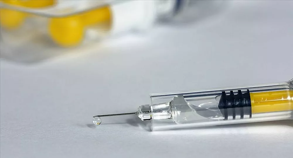Çin'den gelen aşı Türkiye'de uygulanmaya başlandı