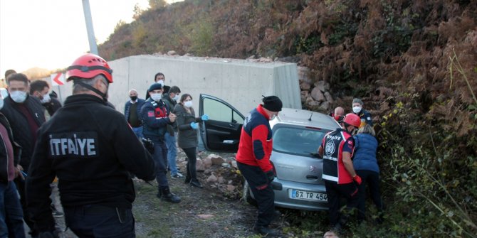 Zonguldak'ta otomobil istinat duvarına çarptı: 2 ölü, 2 yaralı!
