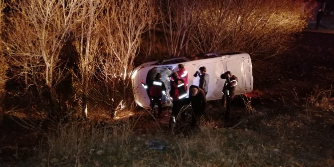 Ağrı'da 17 kişinin yaralandığı kazada 7 göçmen kaçtı