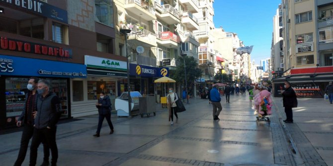 Depremden sonra vaka sayıları artan İzmir'de sokaklar boşaldı