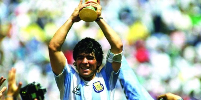 ﻿Ölen Maradona''nın arkasından bakın ne yazdılar, Ahlaksız İngiliz basını hani siz de insanlara saygı vardı!