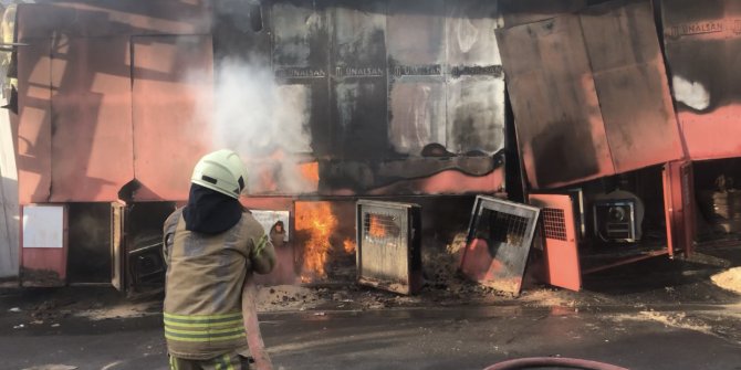 Ataşehir'de mobilya fabrikasında korkutan yangın