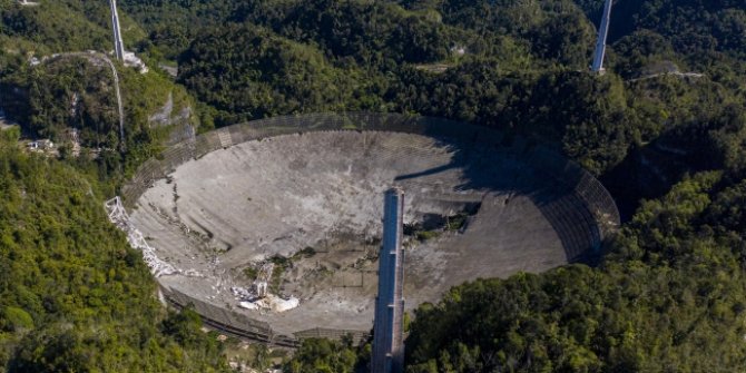 Porto Riko'daki 57 yıllık Arecibo Gözlemevi çöktü