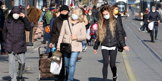 Eskişehir'de korona virüs kısıtlamasının ardından sokaklarda yoğunluk