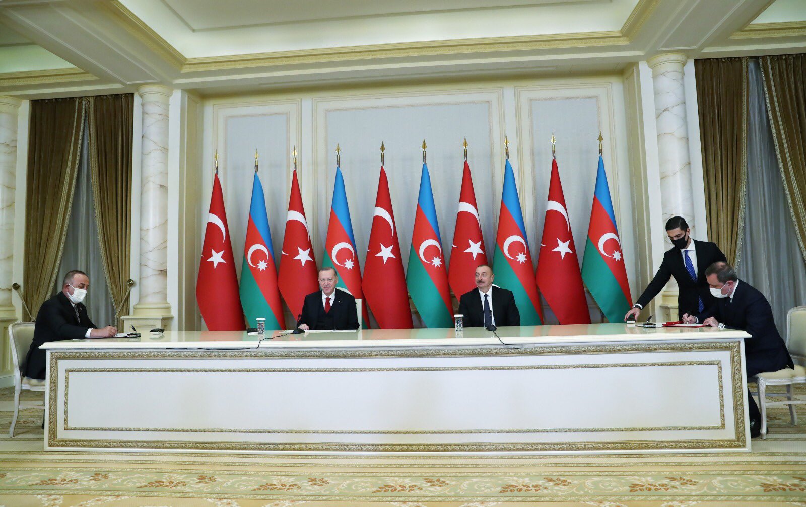 Bakan Çavuşoğlu duyurdu: Türkiye-Azerbaycan arasında kimlik kartı dönemi