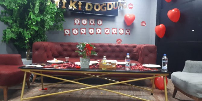 Korona virüs hasta sayılarının pik yaptığı Adana'da doğum günü partisine baskın