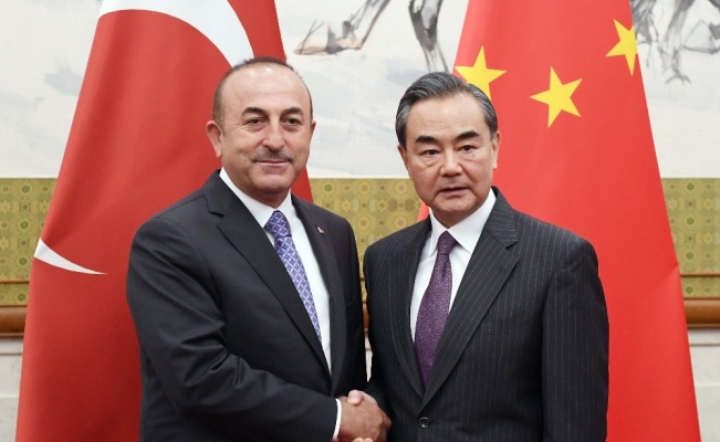 Çavuşoğlu, Çin Dışişleri Bakanı Wang Yi ile telefonda görüştü