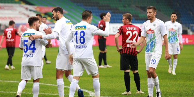 Çaykur Rizespor ilk yarıda 3 gol attı, turu kaptı