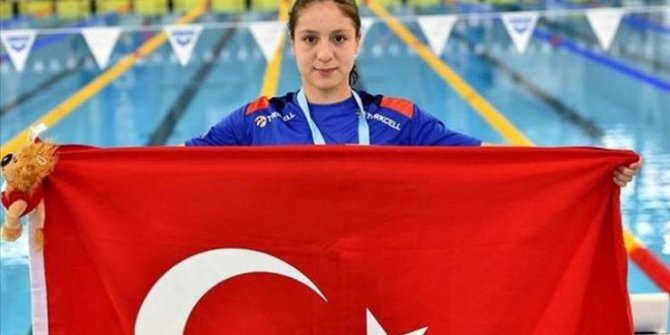 Milli yüzücü Merve Tuncel dünya gençler rekorunu kırdı