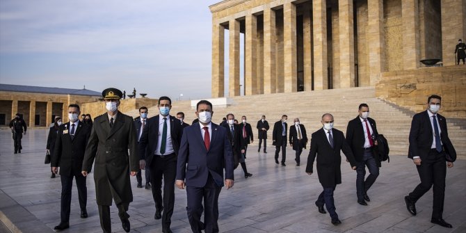 KKTC Başbakanı Ersan Saner Anıtkabir'i ziyaret etti