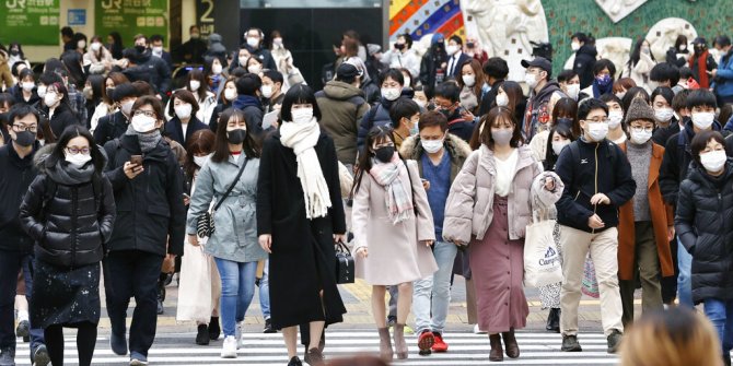 Japonya Başbakanı'ndan halkına işbirliği çağrısı. Virüs tatil dinlemiyor