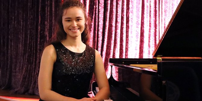 15 yaşındaki Nehir piyanoda dünya birincisi