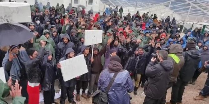 Bosna Herkes'te mülteciler kötü yaşam koşullarını protesto etti