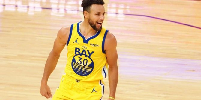 Stephen Curry 62 sayıyla kariyer rekoru kırdı, Warriors kazandı