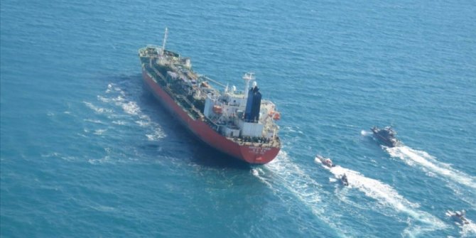 İran Güney Kore bandıralı petrol tankerine el koydu