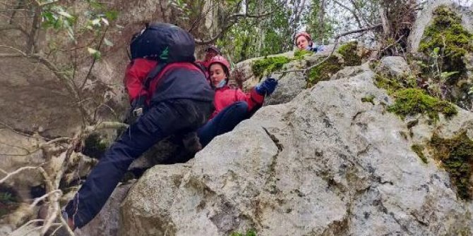 Dağlık alanda mahsur kalan Rus turistleri jandarma kurtardı