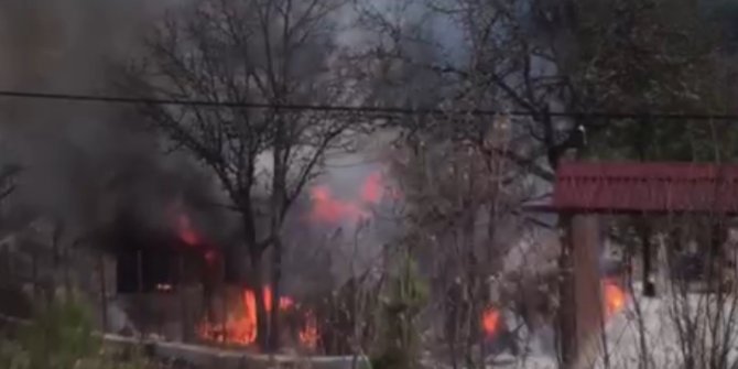 Karabük'te sobadan sıçrayan kıvılcımlar evi yaktı