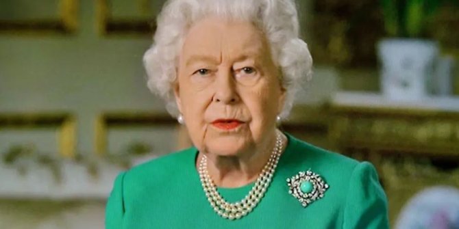 Kraliçe Elizabeth korona aşısı oldu